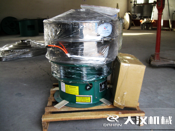 三氯蔗糖粉超聲波振動(dòng)篩采用不銹鋼+碳鋼材質(zhì)的產(chǎn)品能夠更好的節(jié)省成本，同時(shí)能夠達(dá)到想要的篩分效果。